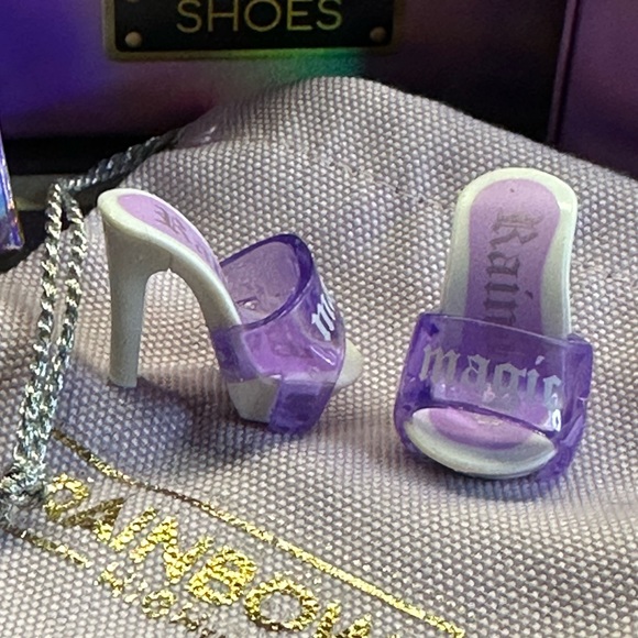 Rainbow High Mini Accessories Studio Violet Willow Crystal High Heels 👠 Violet - Picture 2 of 11